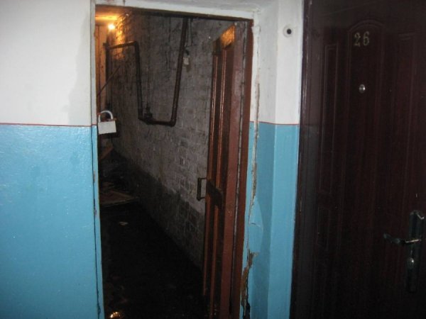 Потоп у Луцьку: люди з квартири виходять через вікно. ФОТО. ВІДЕО